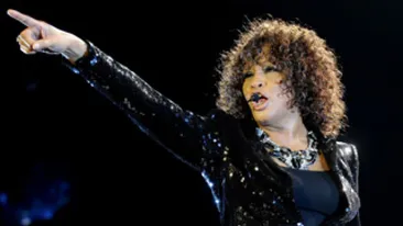 Încă mă mai întreb dacă aş fi putut s-o salvez! Mama lui Whitney Houston nu-şi poate reveni după moartea tragică a fiicei ei!