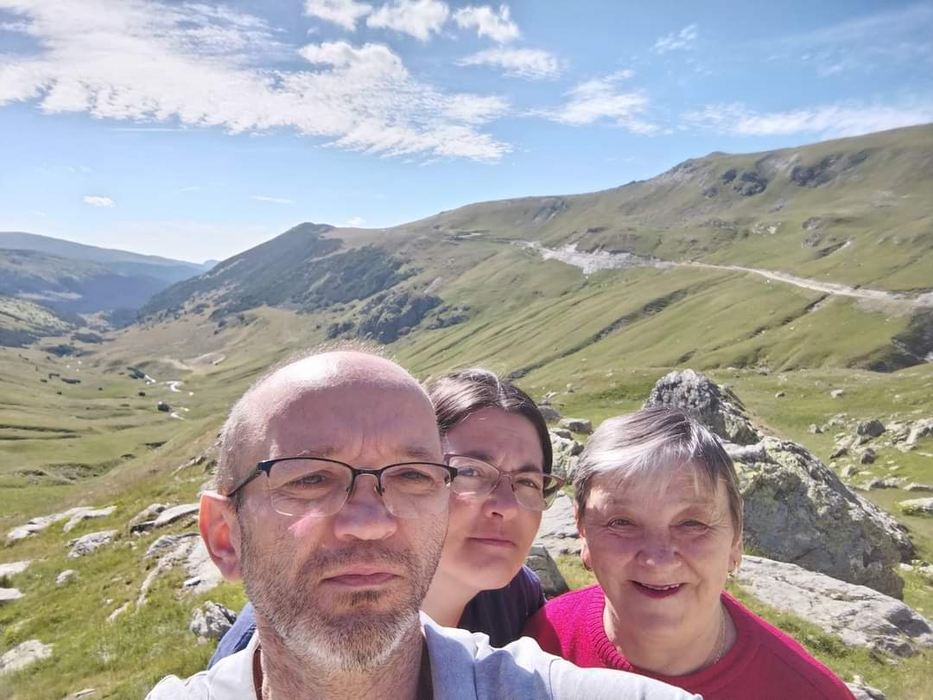 Lucica Bunghez, alături de fiul și nora sa, într-una din vacanțele petrecute împreună