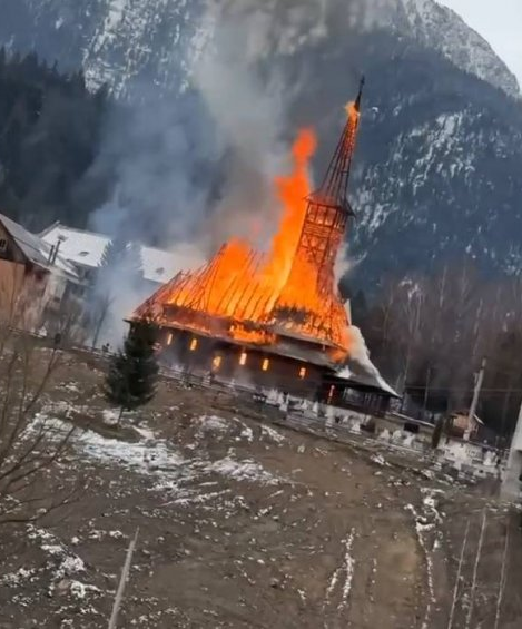 Biserica de lemn a ars de Florii / Sursă foto: Antena 3