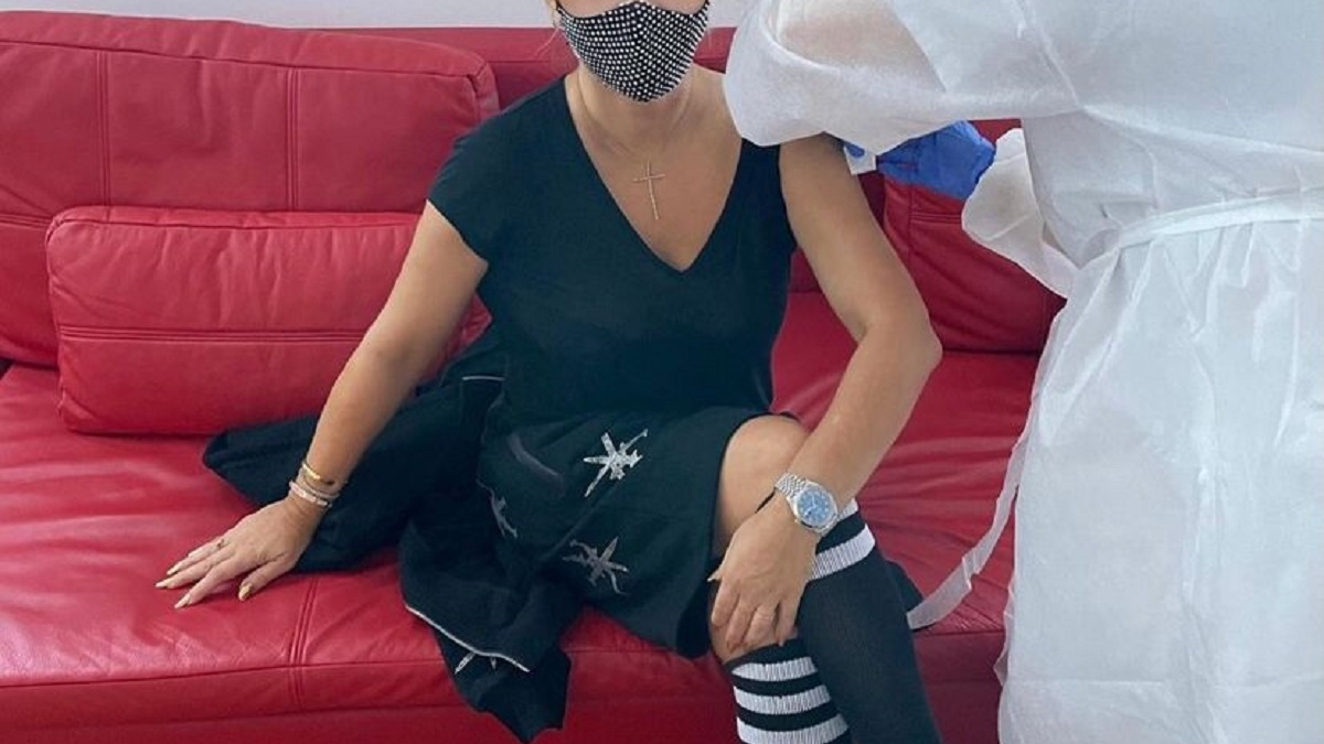 Loredana Groza s-a vaccinat cu cea de-a treia doză! Ce a postat cântăreața după ce și-a administrat serul împotriva COVID-19