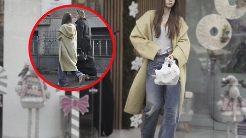 Iulia Albu are concurență chiar în familie! Mikaela a dat moda în Dorobanți, cu paltonul purtat de Gigi Hadid