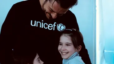 Orlando Bloom se implică în criza din Ucraina! Actorul a venit în Republica Moldova pentru a ajuta copiii refugiați