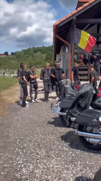 Imaginile durerii de la înmormântarea soților motocicliști din Oradea, Edi și Adina. Ce se întâmplă cu fiul lor de 5 ani