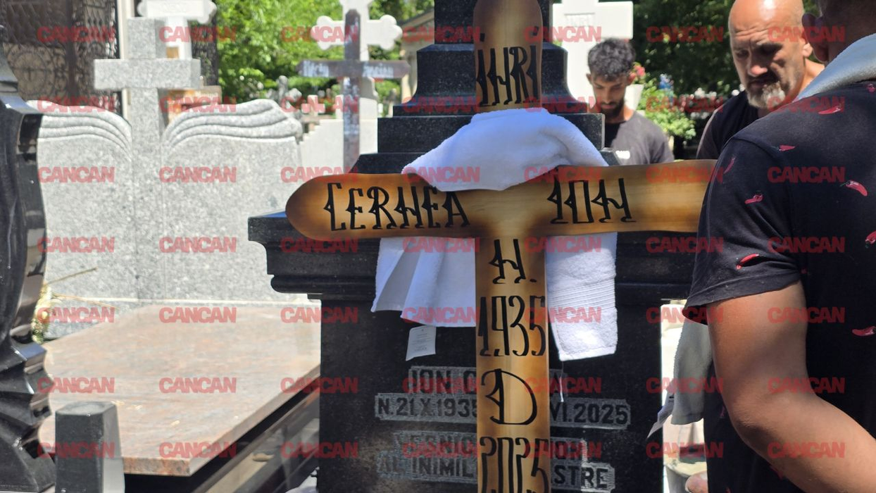 Irina Loghin a apărut susținută la slujba de înmormântare a soțului ei. Cântăreața a avut nevoie de ajutor să intre în biserică