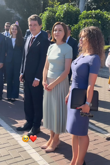 Nicușor Dan s-a întâlnit cu ispita de la Insula iubirii 2025! Momentul în care președintele României îi zâmbește pofticios