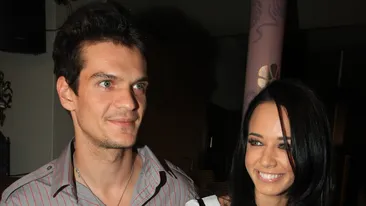 Imagini inedite! Tudor Chirila a oficializat relatia. Si-a scos mama si prietena la film. In premiera!