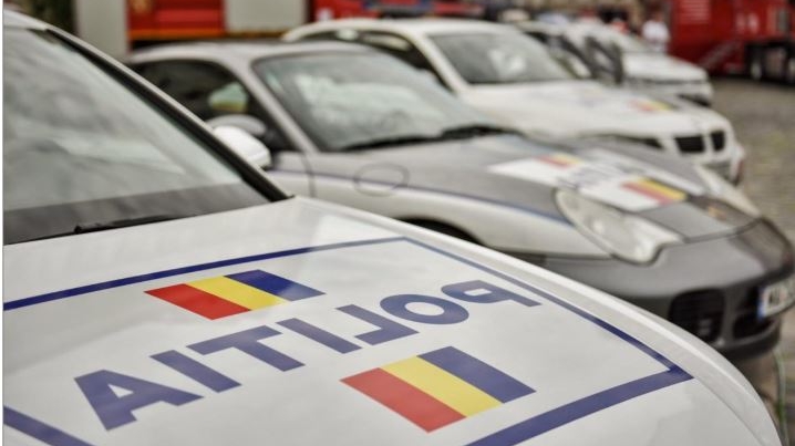 Filmul prinderii în flagrant a unui polițist | Ofițerul ar fi cerut mită de la o femeie al cărei soț a fost bătut