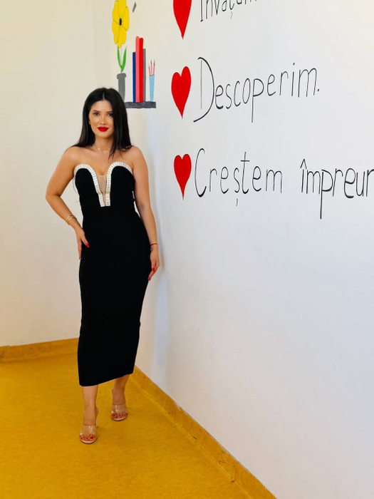 Ținuta bizară purtată de o profesoară de limba română în prima zi de școală. Imaginile s-au viralizat!