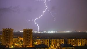 Vremea se strică şi se schimbă radical în toată ţara! ANM a anunţat când revin căldurile