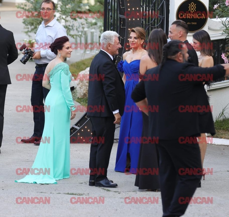 Eleganță la SUPERLATIV! Cum au apărut la petrecerea de nuntă a Kirei soții Hagi, Ianis și Elena, Gigi Becali și verii lui