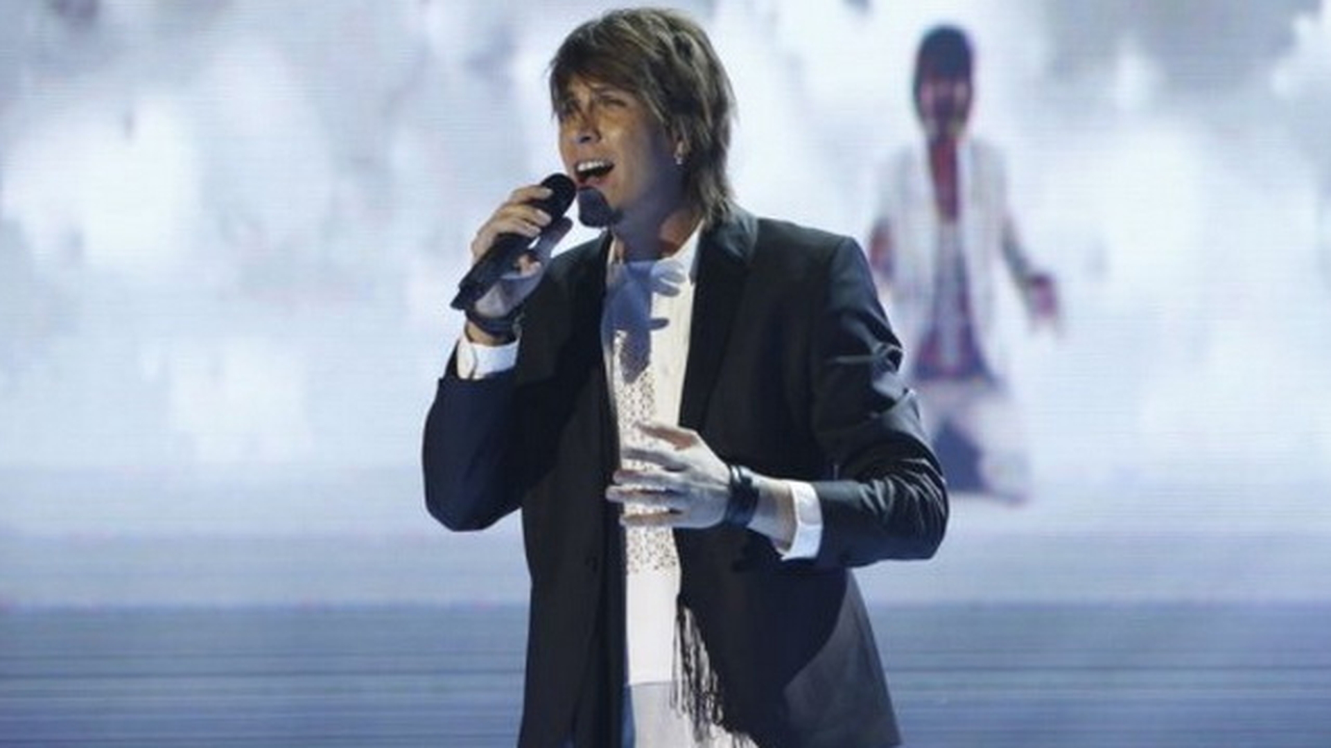 Il mai tineti minte pe castigatorul primei editii a emisiunii X Factor? Iata ce face acum Tudor Turcu!