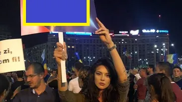 Christina Ich, în mijlocul protestatarilor de la mitingul diasporei! Mesajul de pe pancarta ei