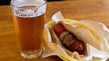 A mâncat doar cârnati si a băut sase beri pe zi timp de o luna! Cum a ajuns să arate un bărbat după aceasta dietă