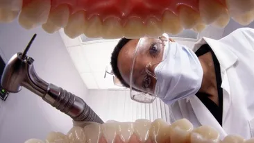 Cosmarul fiecarui pacient: unui dentist i s-a blocat freza, i-a cazut pe gatul unei femei si s-a impotmolit in plamanii acesteia