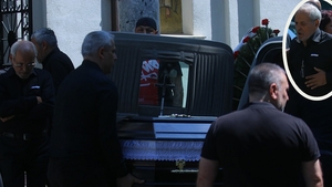 Nelu Ploieșteanu, transfigurat de durere în ziua înmormântarii fiului său. Și-a ținut minute bune mâna în zona inimii
