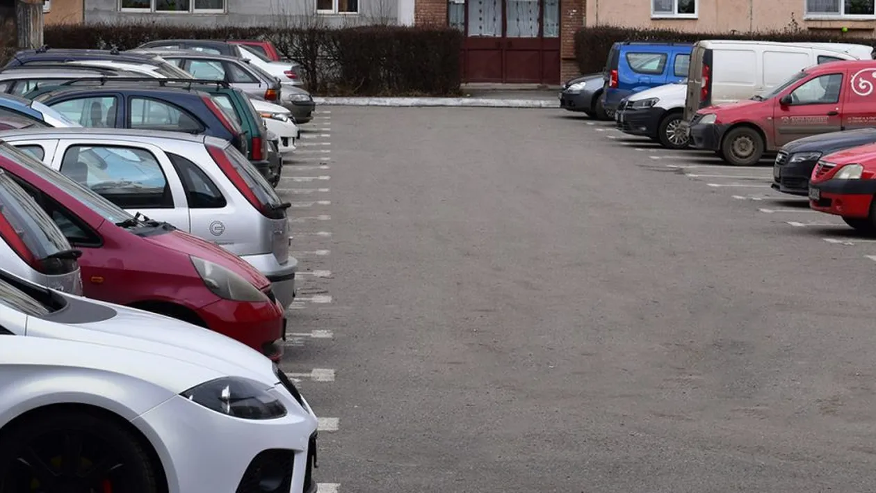 Mesajul incredibil pe care o mamă l-a scris cu markerul pe o mașină parcată ilegal. FOTO