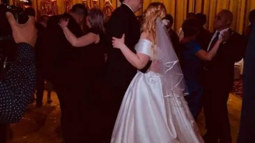 S-au căsătorit în urmă cu doar câteva zile, în București. Primele imagini de la nuntă | FOTO