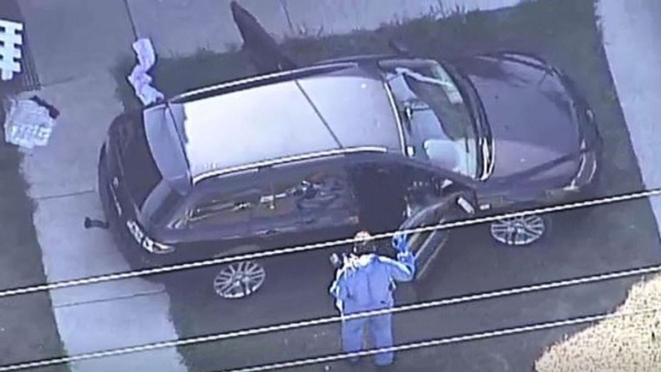 O mamă este acuzată de crimă, deoarece şi-a lăsat fetiţele închise în maşină, într-o căldură extremă