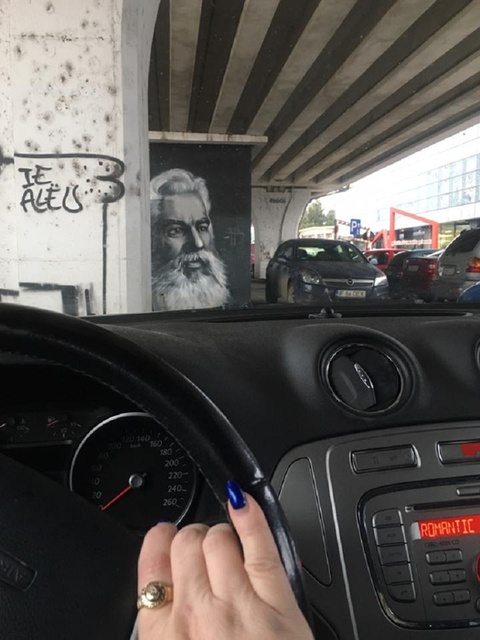 Oana Lis şi-a surprins, din nou, prietenii virtuali. “Moşii mă urmăresc!” Aflată la volan, soţia fostului primar al Capitalei a…