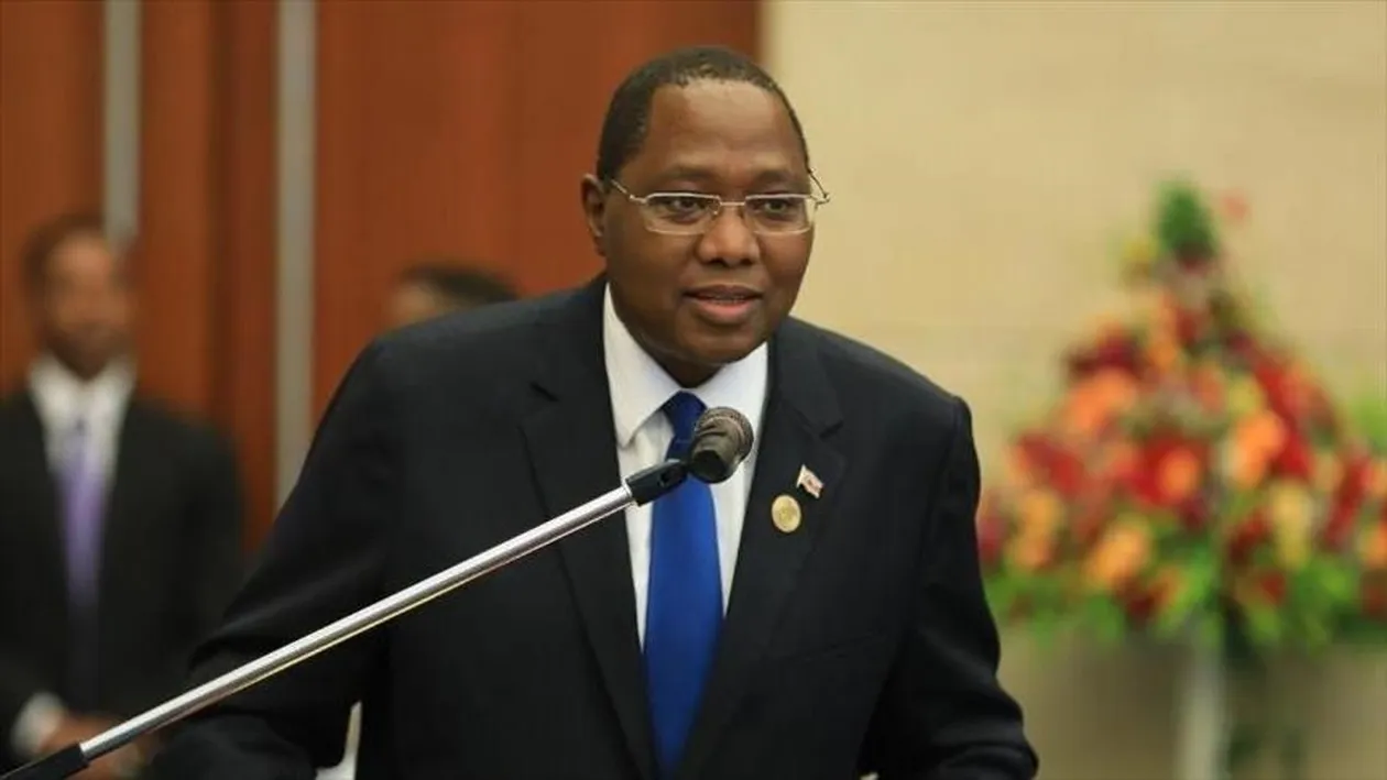 Ambrose Dlamini, premierul unui regat african, a murit după ce s-a infectat cu noul coronavirus