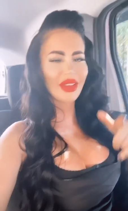 Mândră de noile silicoane, Bianca Pop și-a dat sutienul jos în fața camerei de filmat! Ce schimbări își mai dorește să facă fosta ispită de la Insula Iubirii | FOTO
