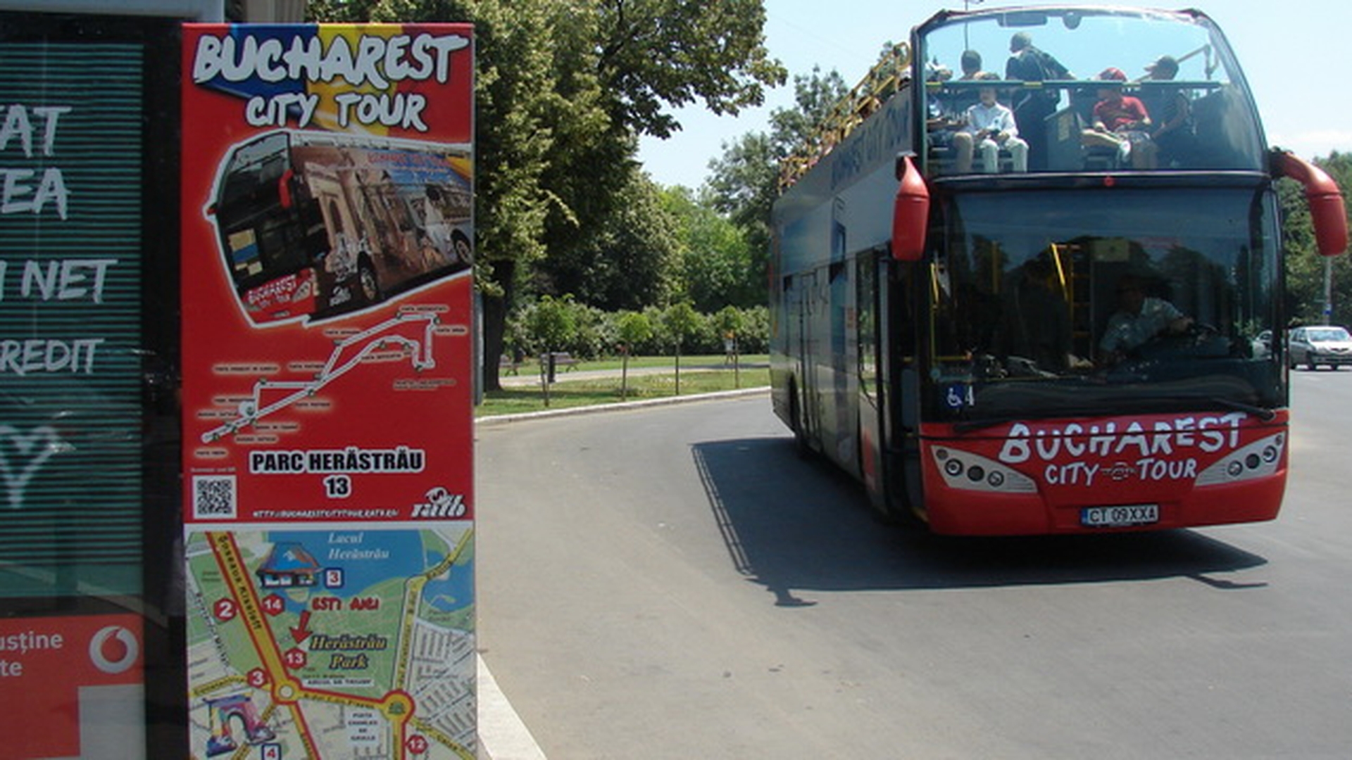 Sexy caserita de la "linia turistica" stie ce-si doresc strainii! Afla si tu ce vor sa viziteze nemtii cand ajung in Capitala!