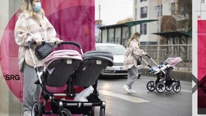 Cu landoul prin Băneasa! Alina Laufer și-a scos gemenii la plimbare! Ce i s-a întâmplat pe ”zebră”