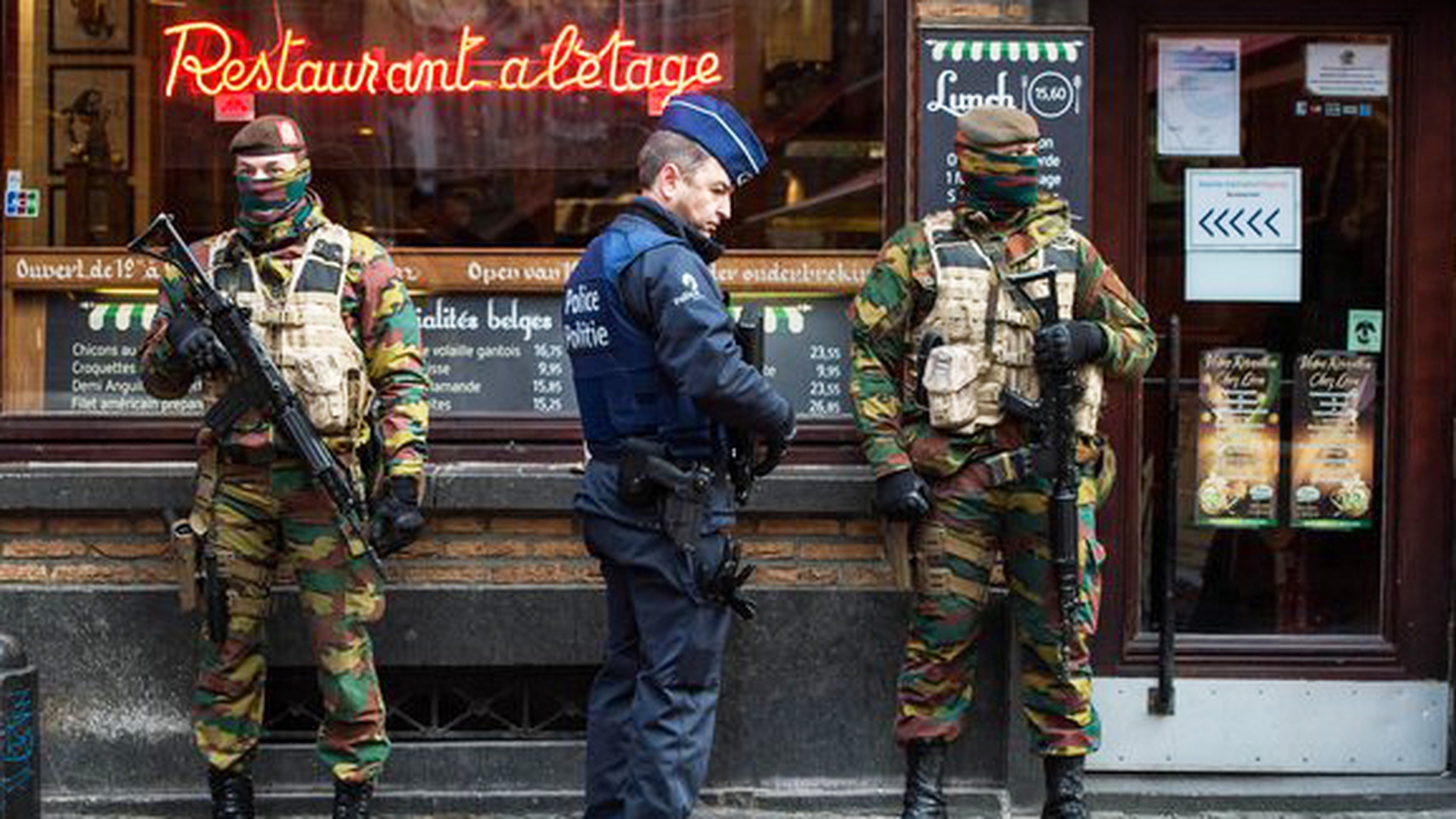 A fost reţinut unul dintre teroriştii de la Bruxelles! Ar fi vinovat şi de atacurile sângeroase de la Paris!