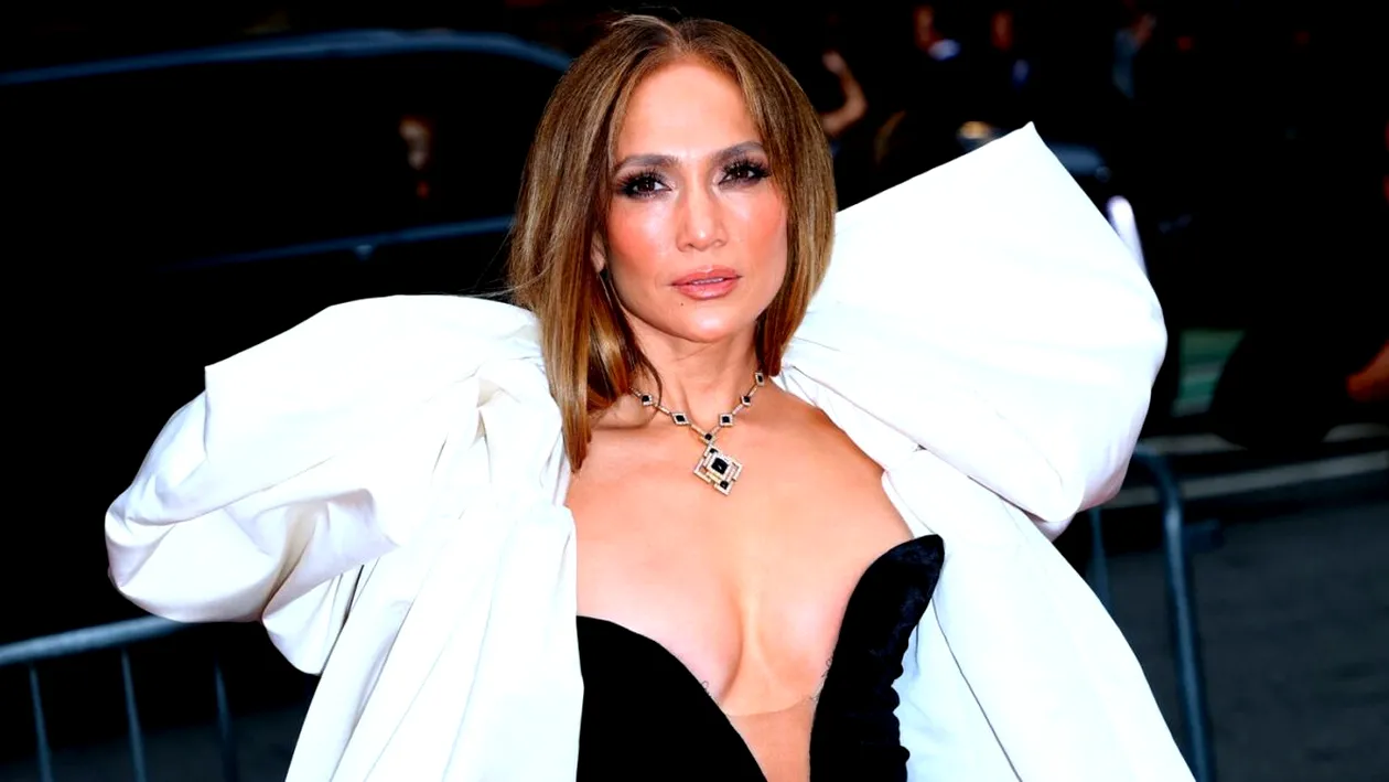 Jennifer Lopez se simte mai bine ca niciodată, la 55 de ani! În ce ținute spectaculoase și-a făcut apariția artista