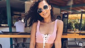 AMI s-a afişat mulată toată pe plajă şi le-a arătat tuturor fotografia fierbinte! Bruneta a primit imediat sute de like-uri