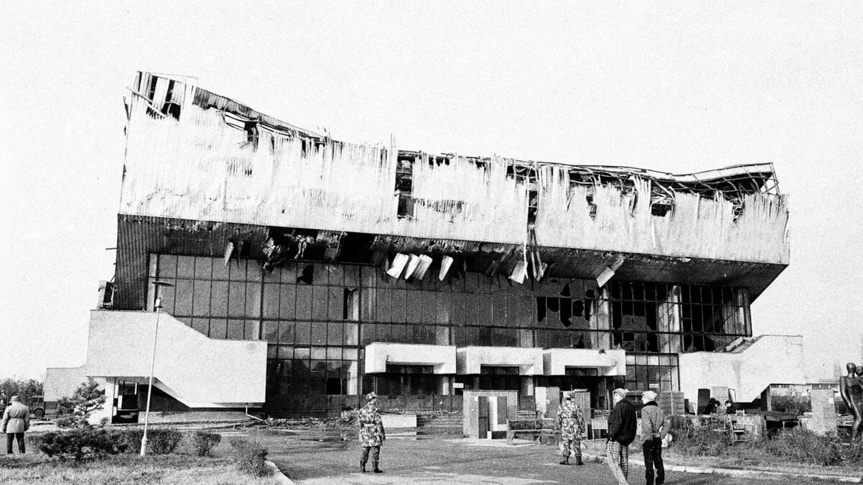 Când copilăria sare gardul legii:  „lecția” de acum 32 de ani- Sala Sporturilor din Craiova a ars ca-n filme