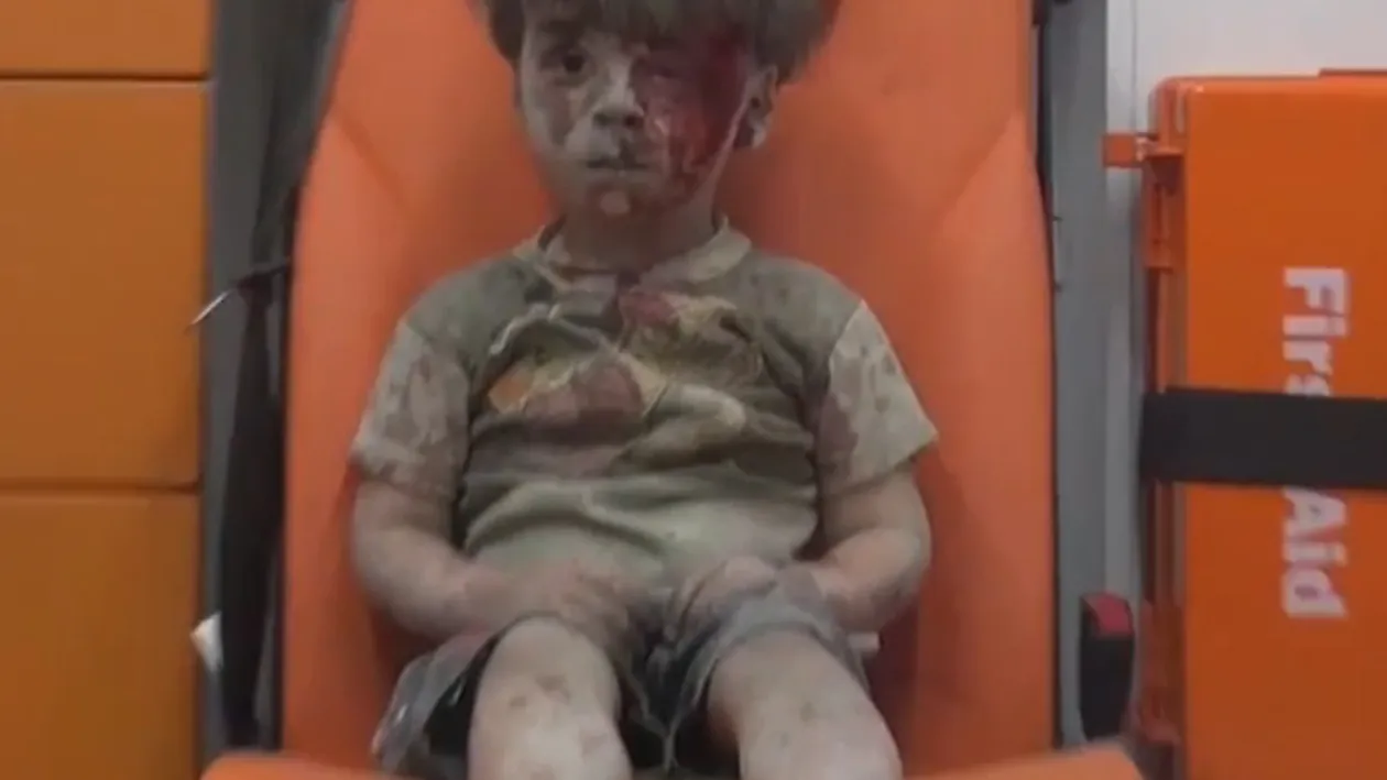 VIDEO! Imaginile cu băiatul salvat din dărămături au uimit o lume întreagă! Copilul trece prin momente şocante