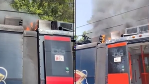 Clipe de groază pentru turiștii din Italia: un tren a luat foc! 2 români fac dezvăluiri cutremurătoare: ”Oamenii au început să se panicheze”