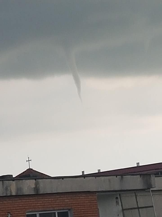O tornadă a îngrozit locuitorii din apropiere de Timișoara. Totul a fost filmat
