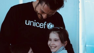Orlando Bloom se implică în criza din Ucraina! Actorul a venit în Republica Moldova pentru a ajuta copiii refugiați