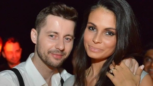 Asa barbat mai rar! Adi Sina este la picioarele iubitei sale si face orice pentru ca Anca sa fie fericita! Vezi ultima concesie