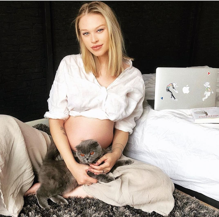 Cum arată Gina Chirilă, soția lui Bogdan Vladău, însărcinată în 8 luni! Multe mămici ar vrea să aibă silueta ei