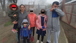 O familie cu șase copii, din Prahova, a rămas sub cerul liber, în prag de sărbători. Apel disperat al salvatorilor