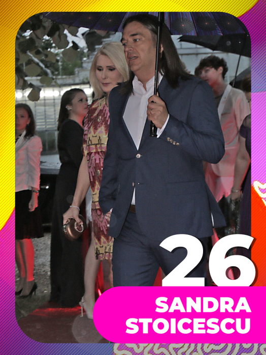 TOP 30 fete-sexy chiar şi atunci când afară plouă. Monica Gabor, Anna Lesko şi Bianca Drăguşanu s-au udat… la propriu!