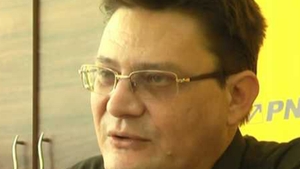 Balasescu si-a luat casa din postura de revolutionar, iar vecinii spun ca, de frica lui, umblau cu spray-ul paralizant la ei!
