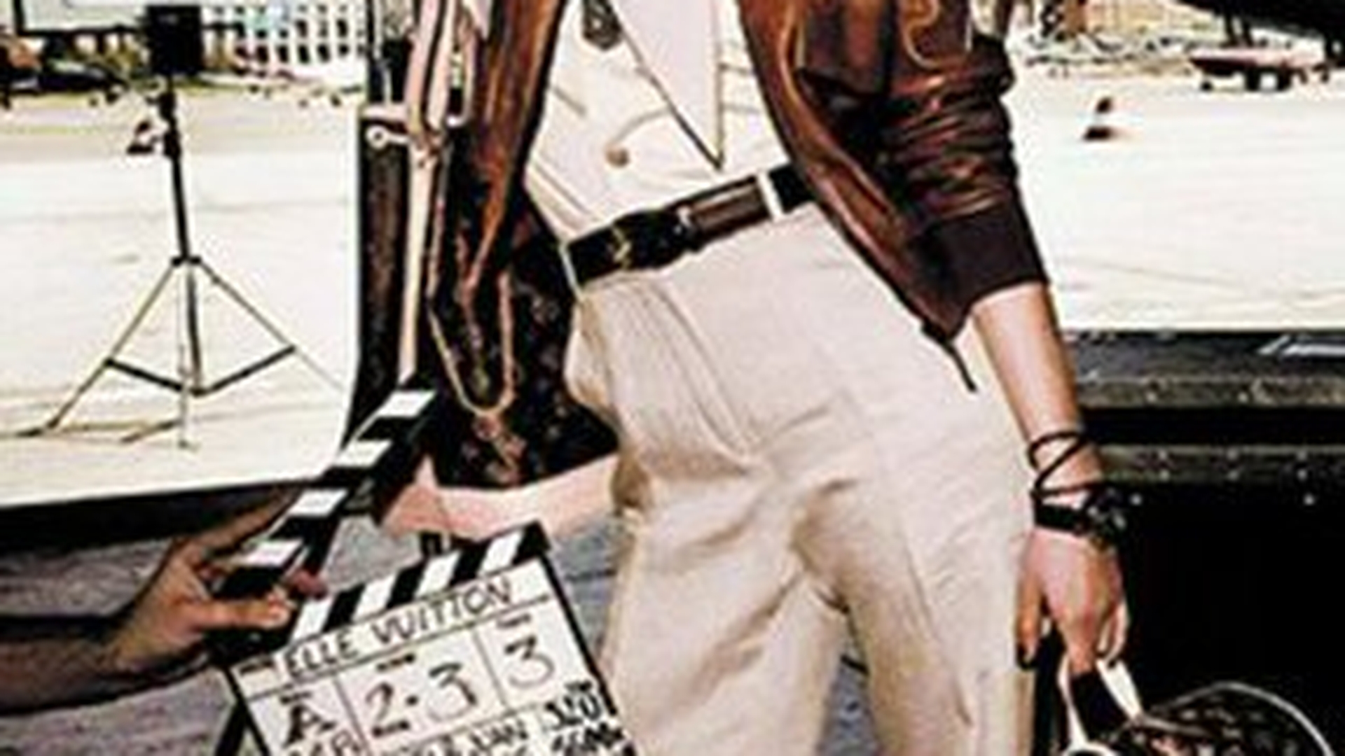 Diana Dondoe, aviator in "Elle"