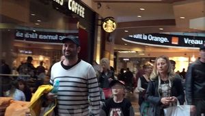 ”Beţivul satului” din Las Fierbinţi a păţit-o rău de tot în mall. Soţia l-a torturat pe Celentano la shopping! 