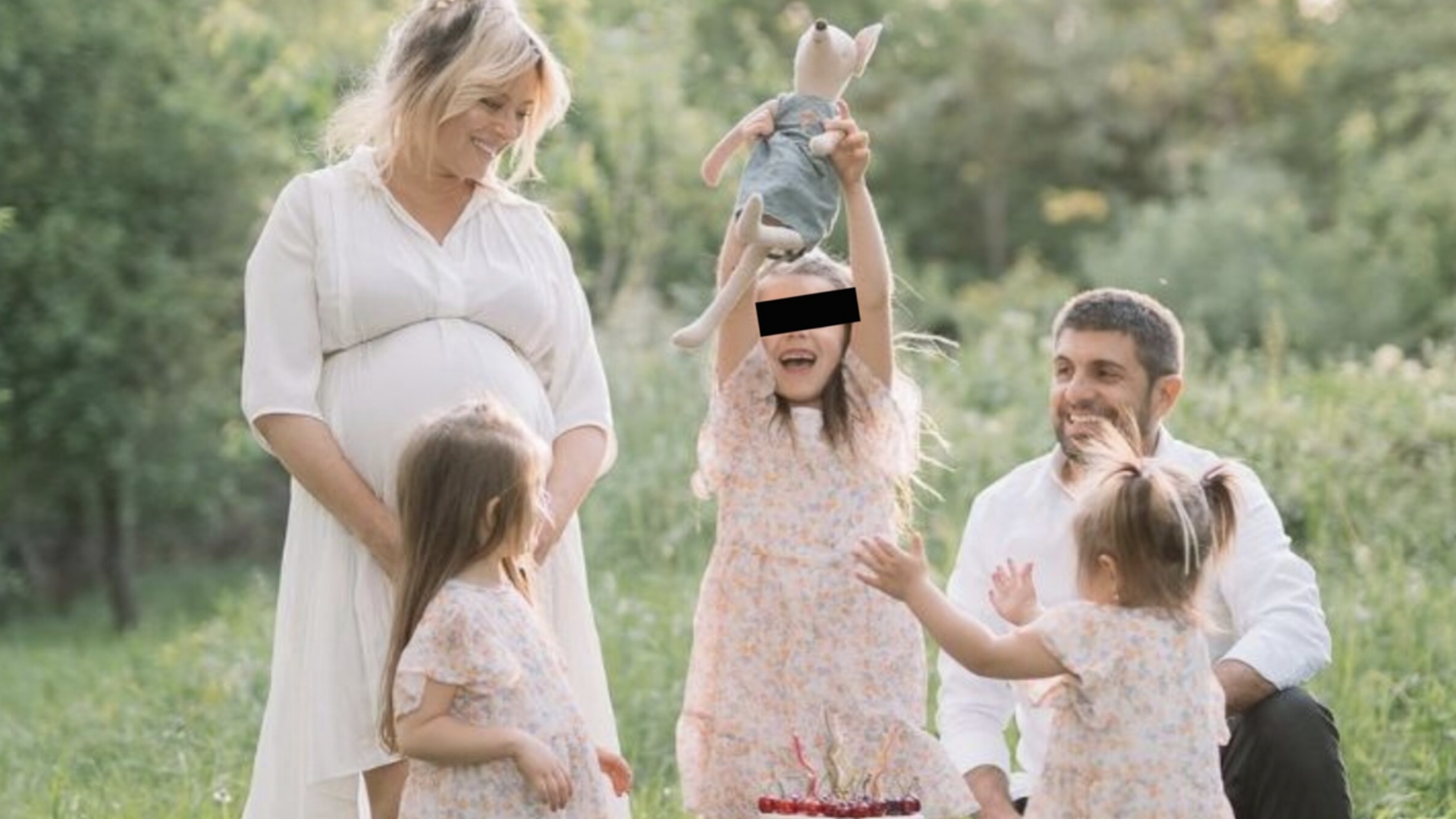 Laura Cosoi a născut a patra fetiță. Prima imagine cu fiica lui Cosmin Curticăpean
