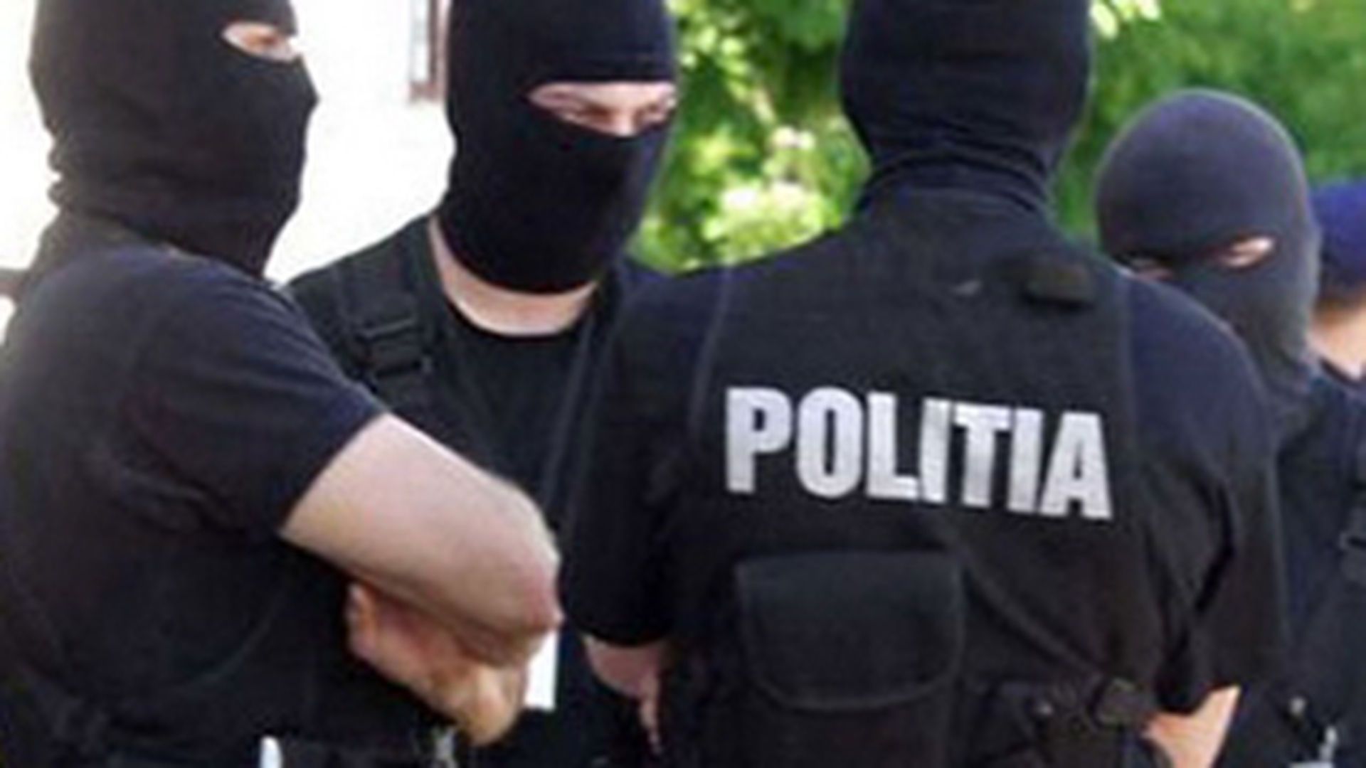 Razii de amploare au loc la domiciliile unor infractori specializati in spargeri de locuinte din Ploiesti!