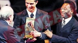 Cristiano Ronaldo a luat si premiul FIFA