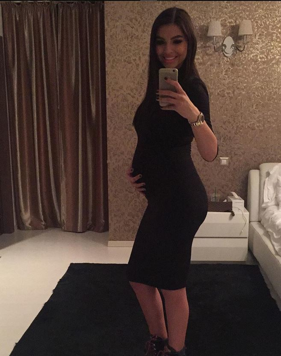 Sandra urmează să nască în următoarele zile
