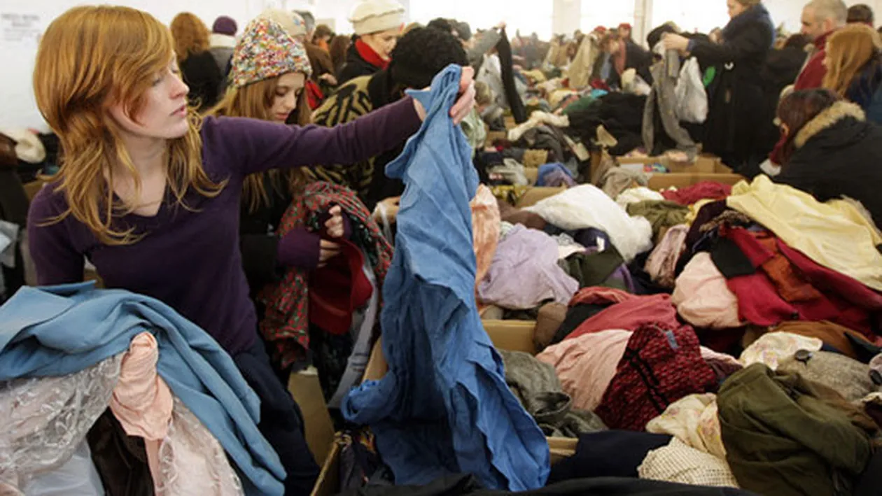 VIDEO Bataie pe reduceri intr-un magazin de haine din Londra!