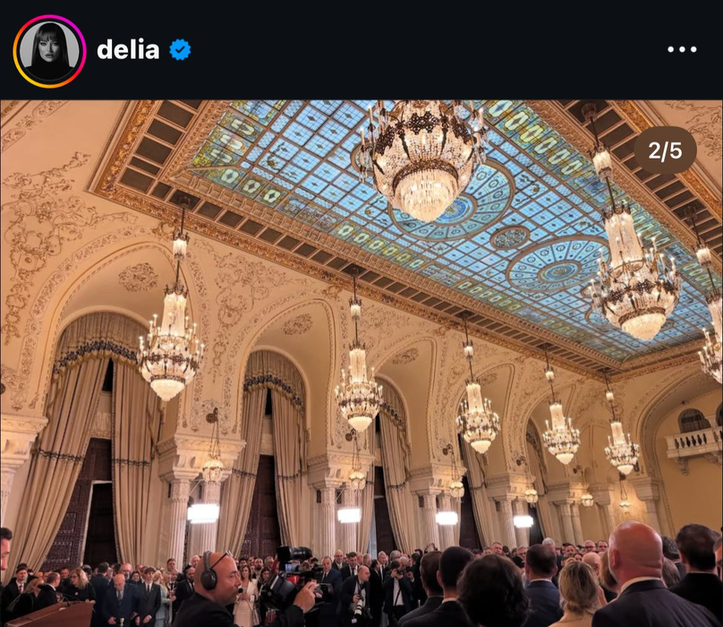 Cum a fost surprinsă Delia Matache la învestirea lui Nicușor Dan. S-a văzut TOT în direct, la TV, iar fanii s-au amuzat teribil!