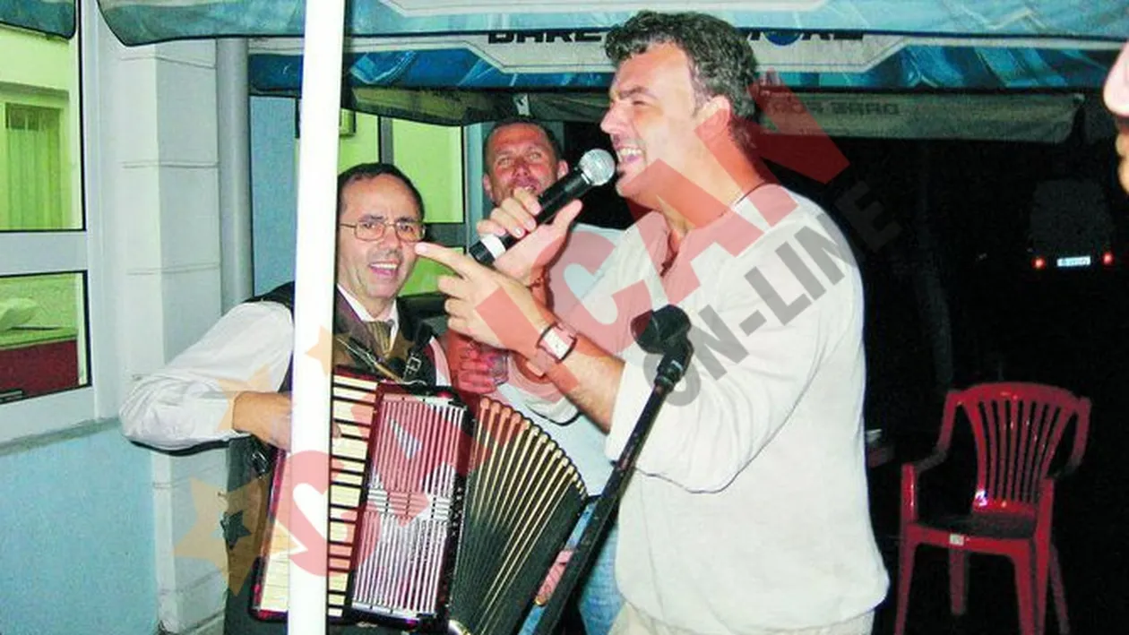 Adrian Enache a dat-o pe manele