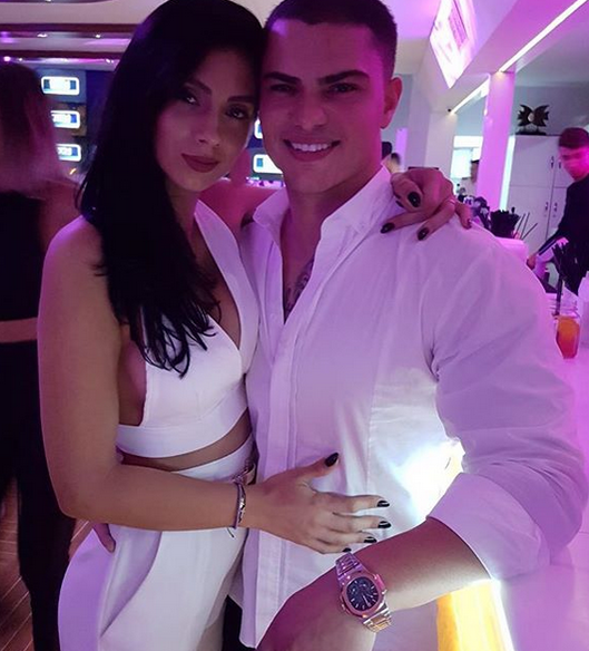 Ţi-l mai aminteşti pe Iulian Demeter, bărbatul care a divorţat-o pe Sylvia de Andrei de la Alb Negru? Căsnicia l-a transformat total. S-a rotunjit bine